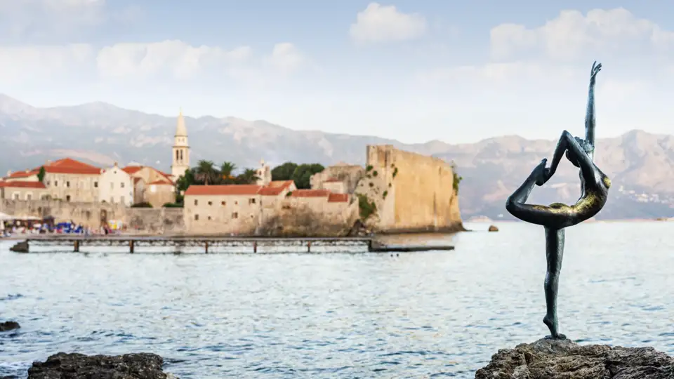 Bei Ihrer Reise genießen wir einen Tag in Budva, Montenegro. Erkunden Sie die Altstadt, die von einer fast vollständig erhaltenen Mauer umgeben ist.